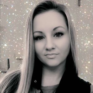 Meet your Posher, Holly